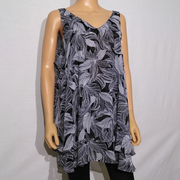 Lane Bryan: V-neck Leaf Print Layered Flowy Top - Picture 2 of 8